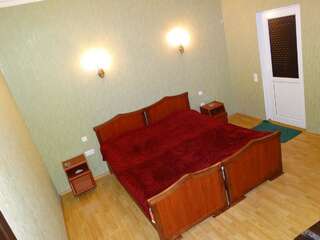 Отель Hotel Sano Кутаиси Двухместный номер с 1 кроватью или 2 отдельными кроватями-2